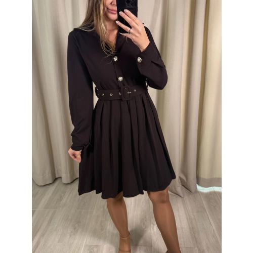 Krótka szmizjerka ze zdobionymi guzikami, czekoladowa