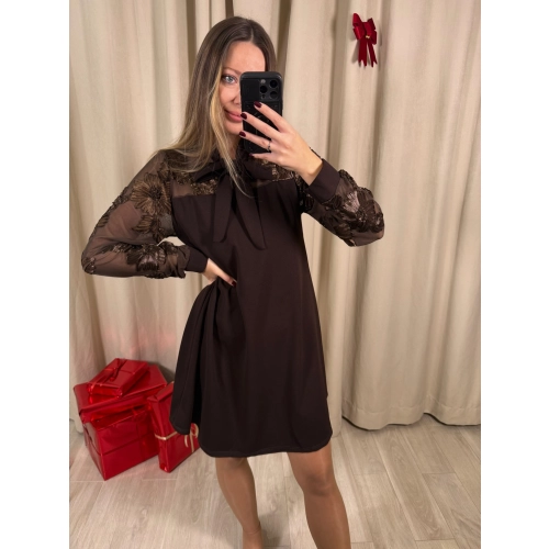 Trapezowa sukienka z kokardą, czekoladowa